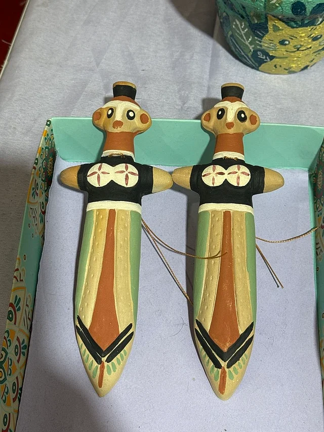 টেপা পুতুলের আদলে তৈরি এই পুতুলগুলো