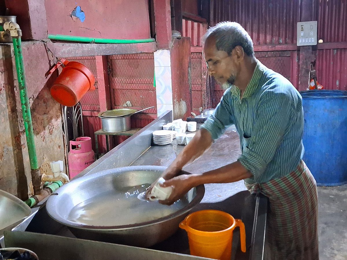 দিনরাত খাটি, তবু সংসার চালাতে হিমশিম খাচ্ছি