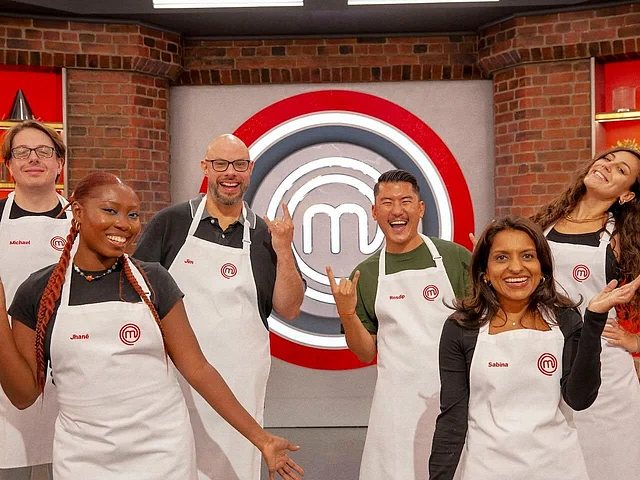 মাস্টারশেফ ইউকের কোয়ার্টার ফাইনালে পৌঁছে গেছেন ব্রিটিশ-বাংলাদেশি রন্ধনশিল্পী সাবিনা খান