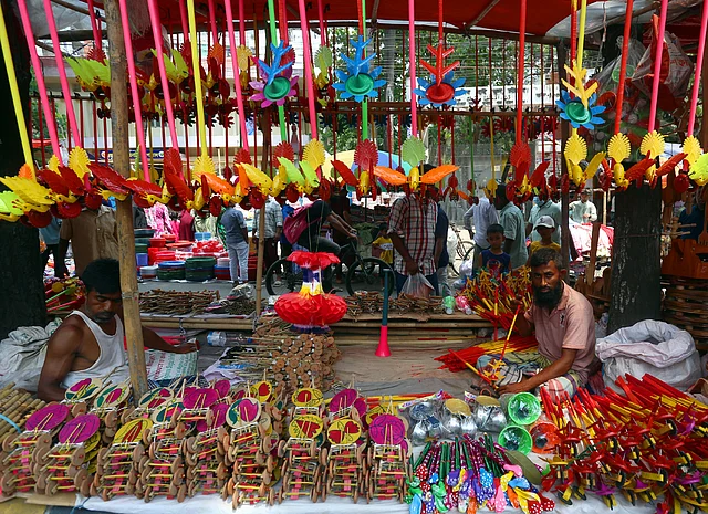 বৈশাখী মেলায় রঙিন খেলনার দোকান