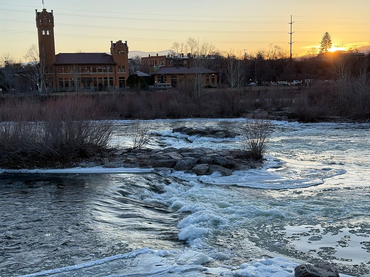 মিজুলার বরফ গলা নদী