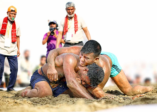 শক্তি ও কৌশলের লড়াইয়ে মুখোমুখি দুই বলি