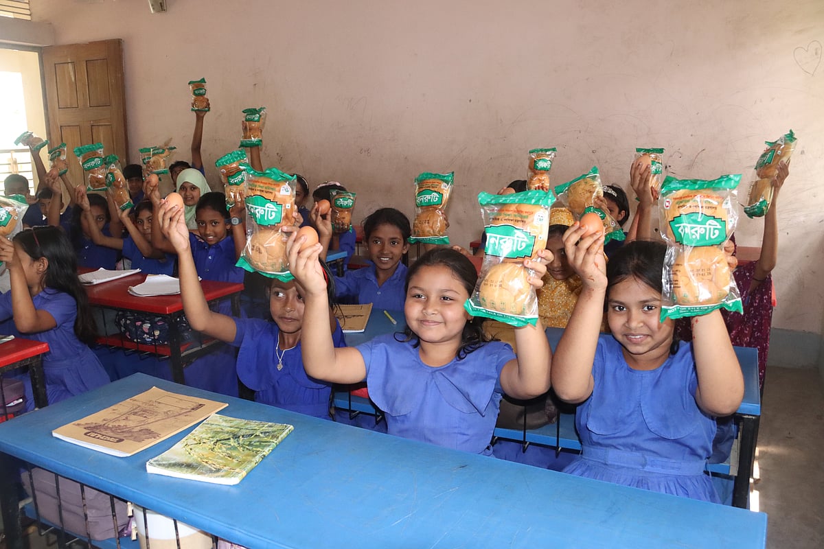 ফরিদপুরে স্কুল ফিডিং কর্মসূচি