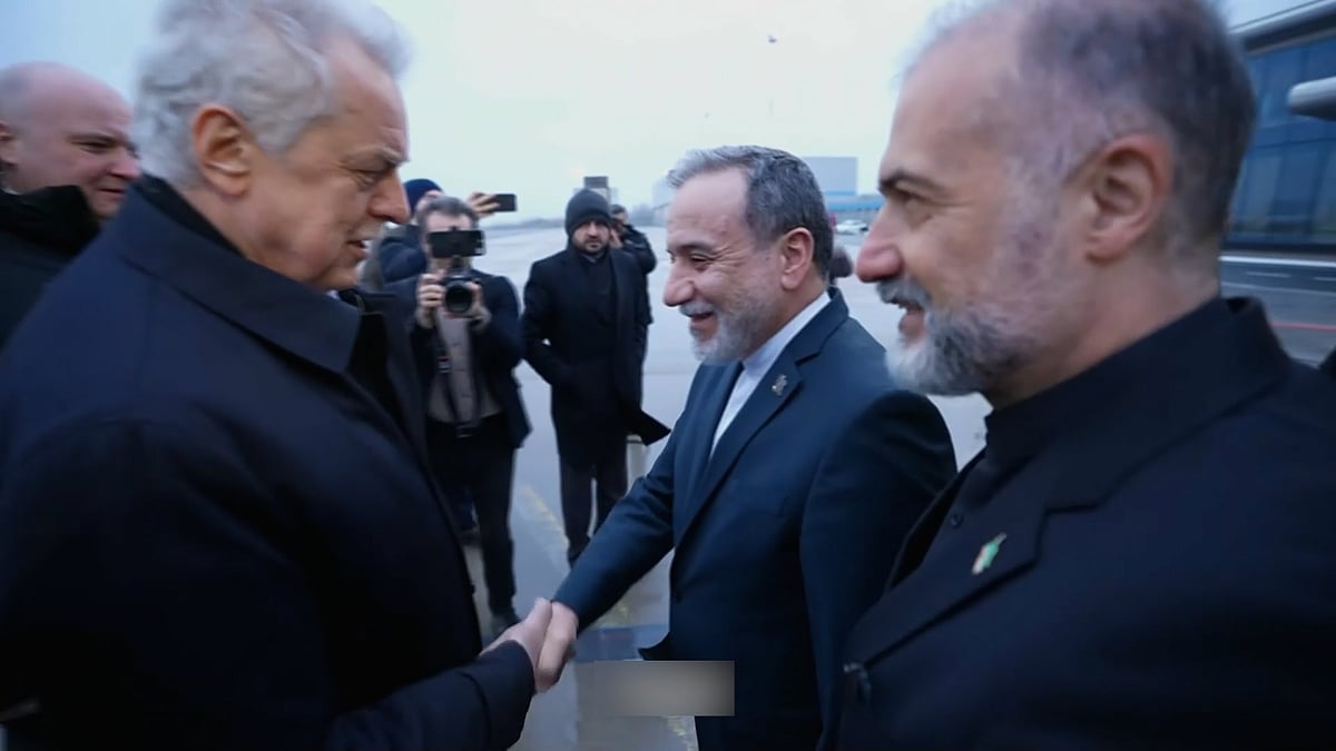 পুতিনের সঙ্গে বৈঠক করতে রাশিয়ায় গেলেন ইরানের পররাষ্ট্রমন্ত্রী