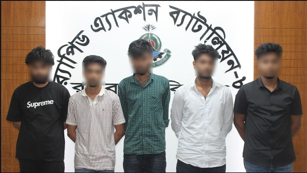 কিশোরী–তরুণীদের ব্যক্তিগত ছবি–ভিডিও সংগ্রহ করে টেলিগ্রাম চ্যানেলের মাধ্যমে বিক্রি করতেন তাঁরা