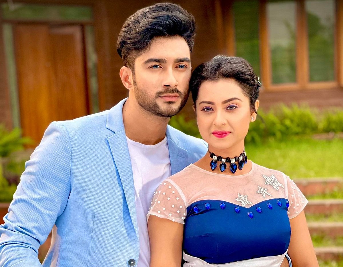 মুক্তির আগে সম্মানী–বিতর্ক! রোশান ক্ষুব্ধ, নীরব বুবলী