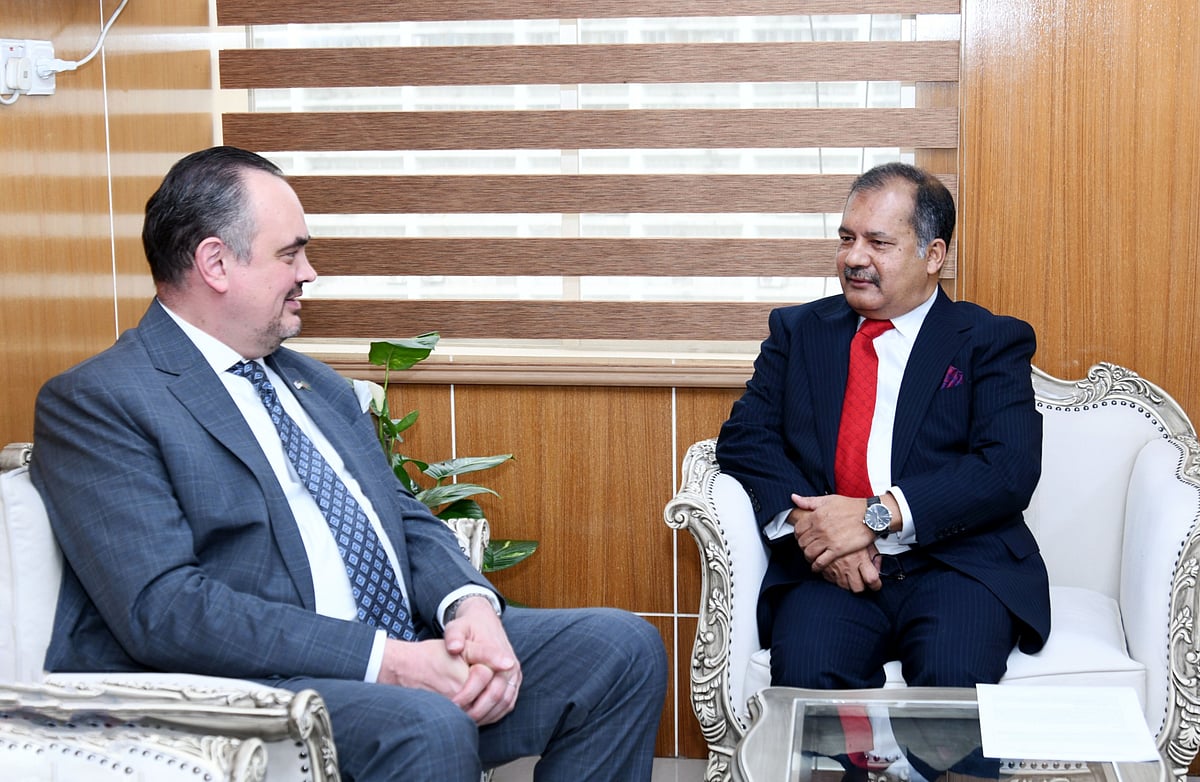 গণমাধ্যমের স্বাধীনতা নিশ্চিতে বদ্ধপরিকর সরকার: মার্কিন রাষ্ট্রদূতকে তথ্যমন্ত্রী