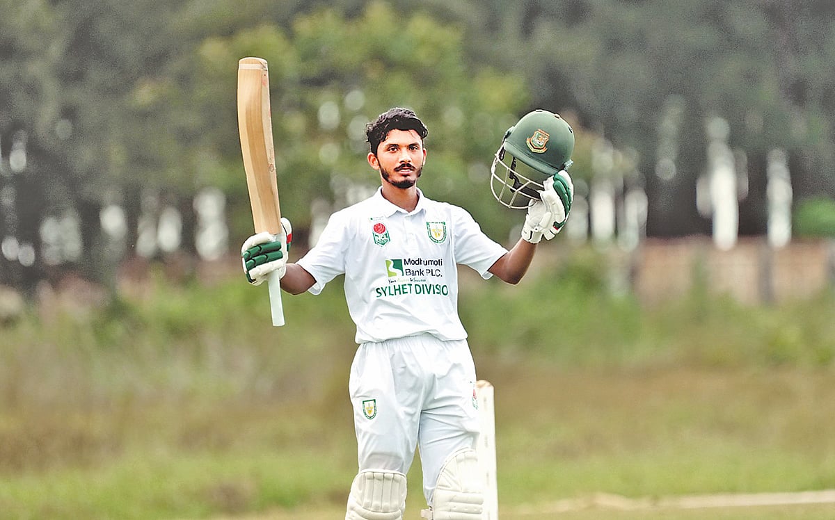 আড়াল থেকে বেরিয়ে আসা কে এই অমিত হাসান