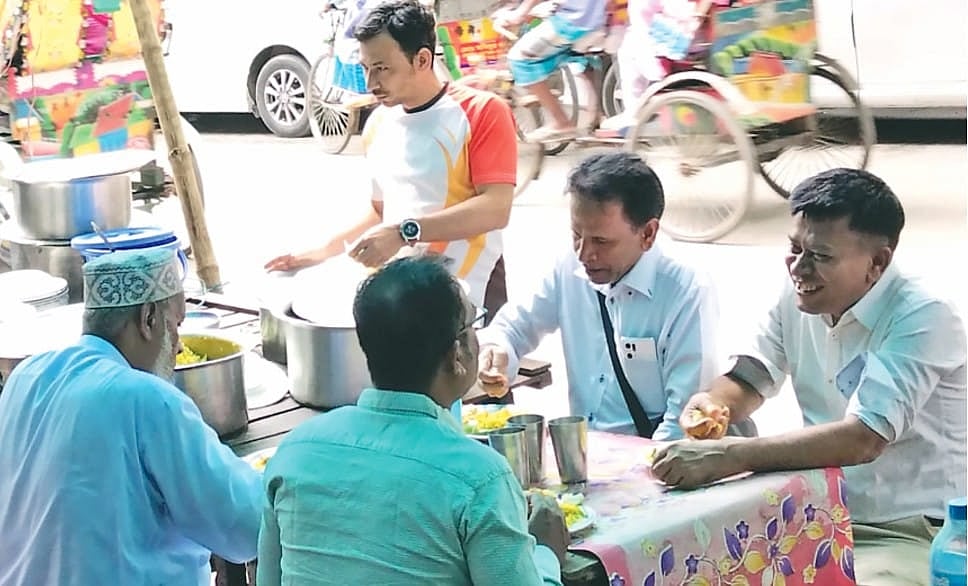 রুটি ডিম ভাজিতে ‘কয় টাকা লাভ’