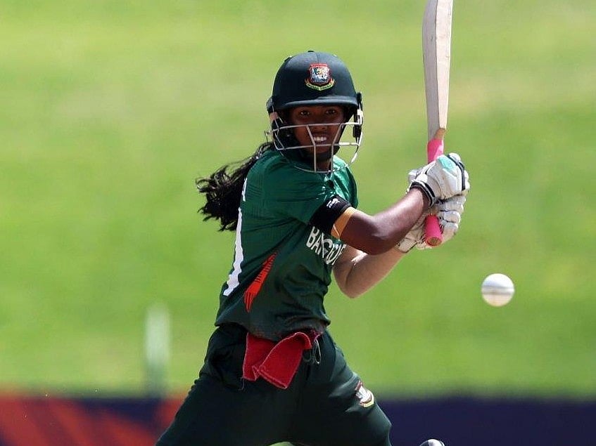 বড় হারের ম্যাচে প্রাপ্তি স্বর্ণার ফিফটি