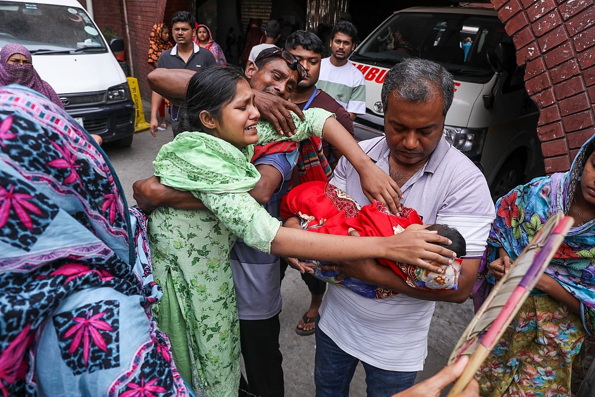 কুষ্টিয়া থেকে আসা হামে আক্রান্ত আট মাস বয়সী শিশু ইরফান আহমেদ ঢাকার ডিএনসিসি হাসপাতালে পাঁচ দিন চিকিৎসাধীন থাকার পর উন্নত চিকিৎসার জন্য বাংলাদেশ শিশু হাসপাতাল ও ইনস্টিটিউটে স্থানান্তর করা হয়। গত বৃহস্পতিবার তাকে আইসিইউতে ভর্তি করা হলেও আজ চিকিৎসাধীন অবস্থায় তার মৃত্যু হয়। ইরফানের মৃত্যুতে স্বজনদের আহাজারি