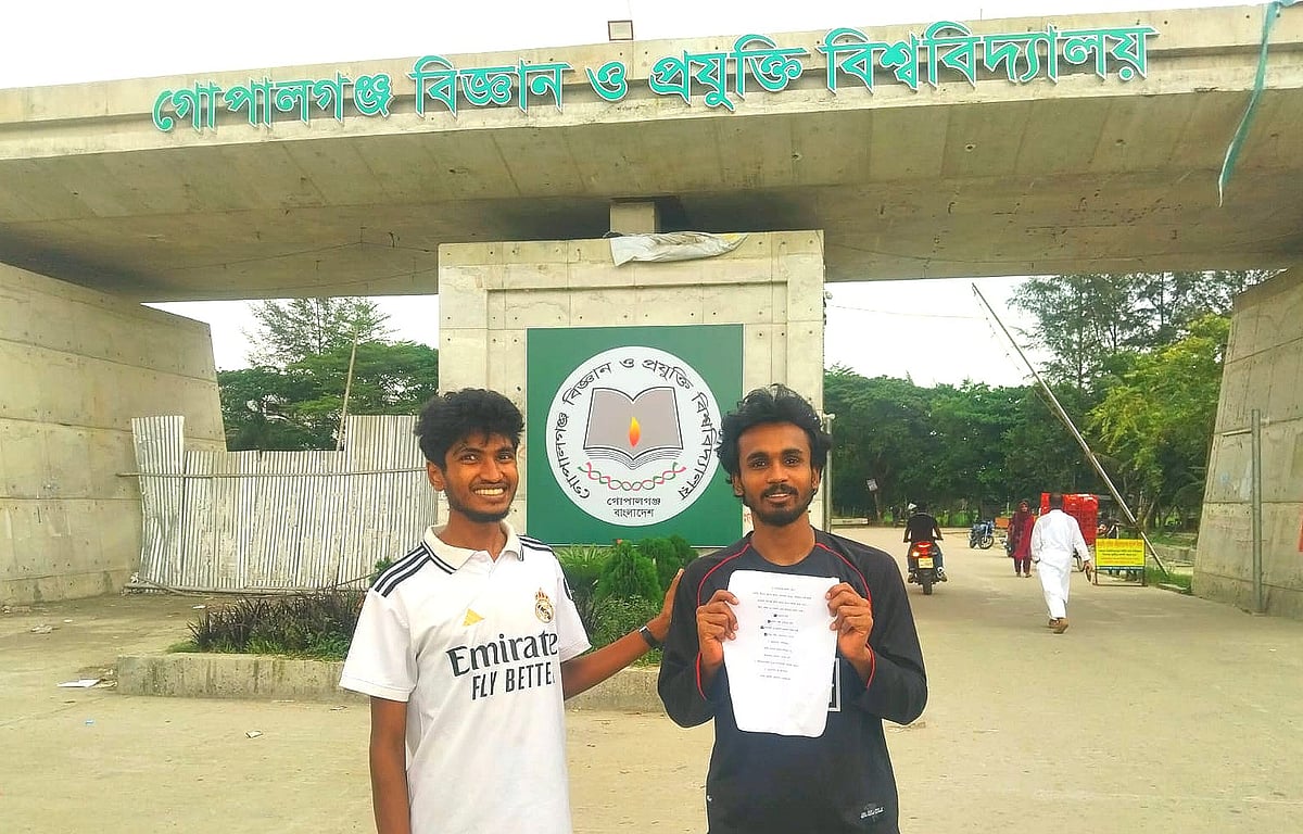 গোবিপ্রবি বন্ধুসভার মাদকবিরোধী লিফলেট বিতরণ