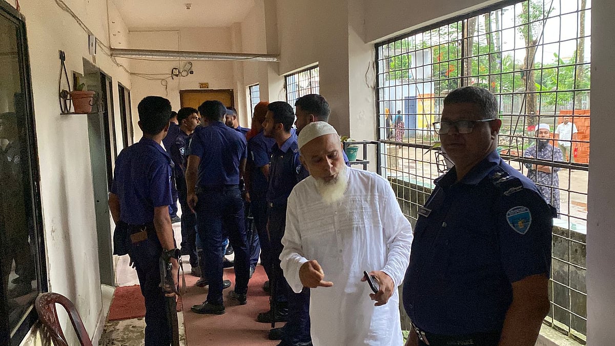 নোয়াখালী সরকারি কলেজে ছাত্রদলের বিরুদ্ধে শিক্ষক লাঞ্ছনা ও ভাঙচুরের অভিযোগ