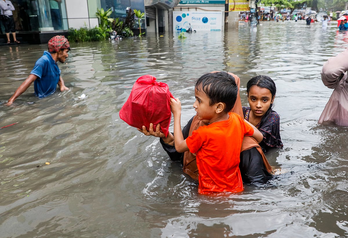 চট্টগ্রামে মঙ্গলবারের জলাবদ্ধতায় ভোগান্তি