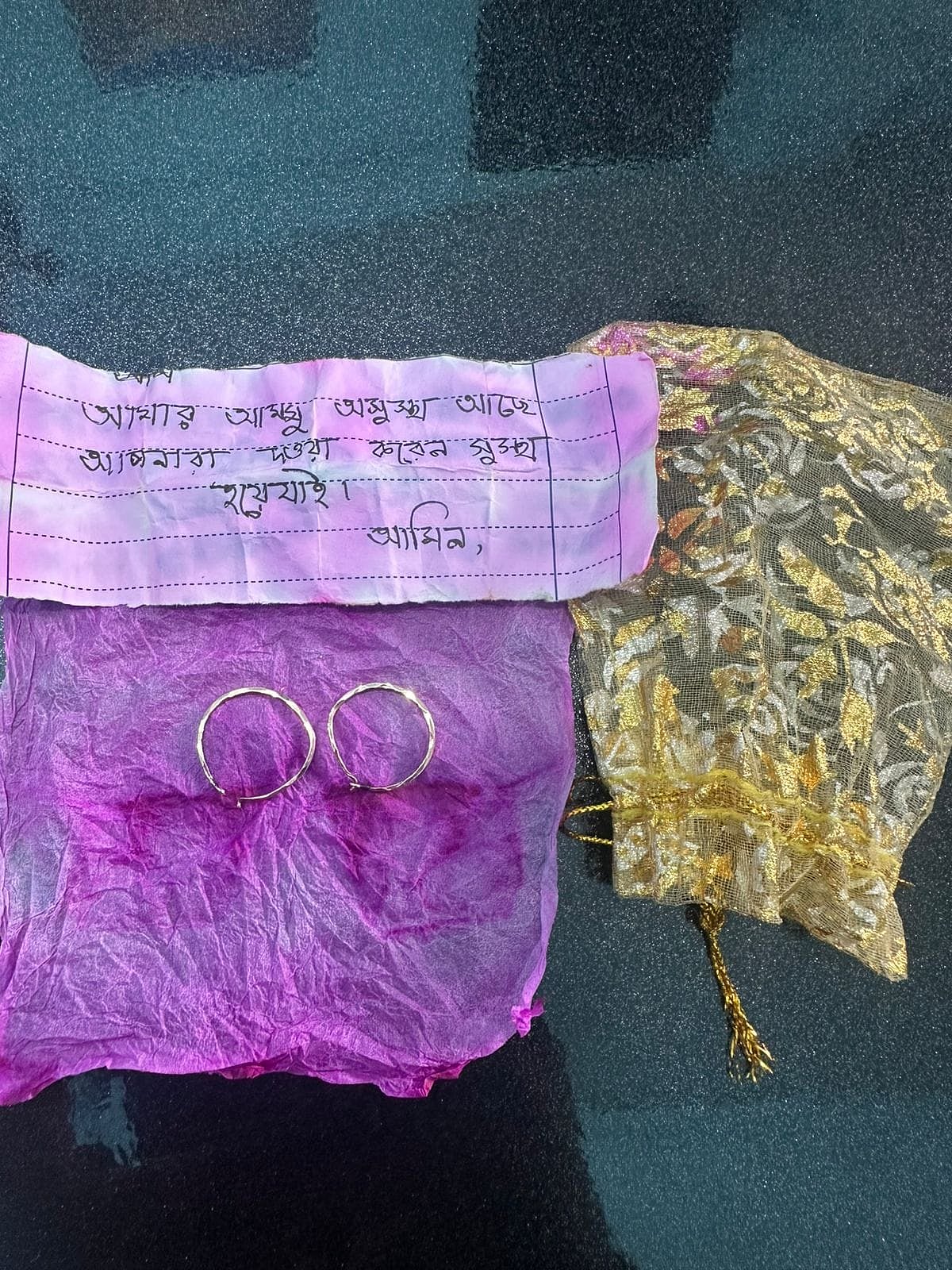 মায়ের আরোগ্য কামনায় দানবাক্সে সোনার দুল, সঙ্গে আবেগঘন চিরকুট