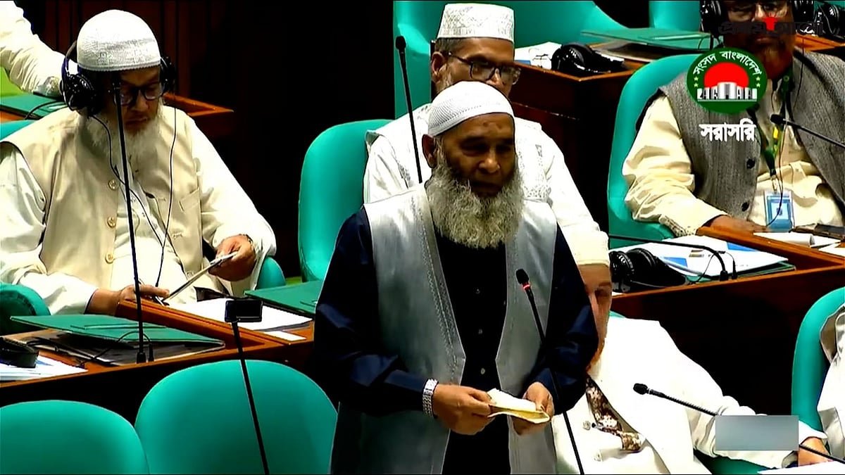 মানুষের আইনের ‘কবর’ রচনা করে, কোরআনের আইন প্রতিষ্ঠার দাবি সংসদে