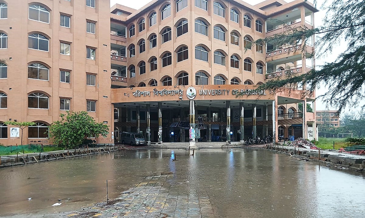 শিক্ষকদের আন্দোলনে বরিশাল বিশ্ববিদ্যালয় অচলাবস্থা, সেশনজটের শঙ্কায় শিক্ষার্থীরা