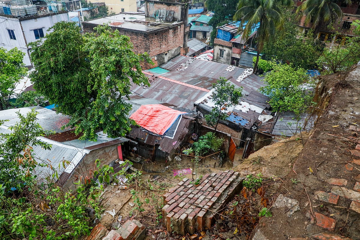 পাহাড় না বসতি