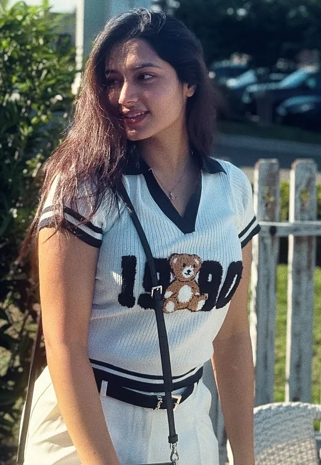 কিউট টেডি বসানো স্পোরর্টি সাদা কালো জার্সি টপে ফারিণ 