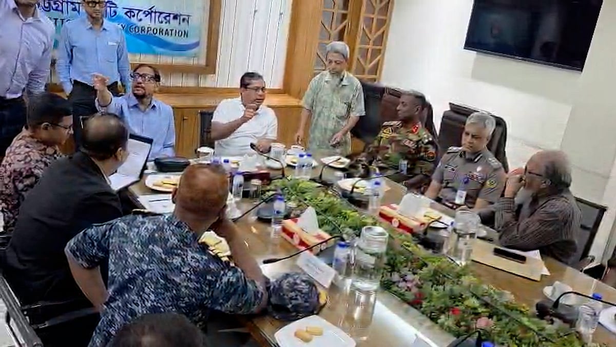 সিডিএ চেয়ারম্যানের কাছে কৈফিয়ত চাইলেন প্রতিমন্ত্রী মীর শাহে আলম