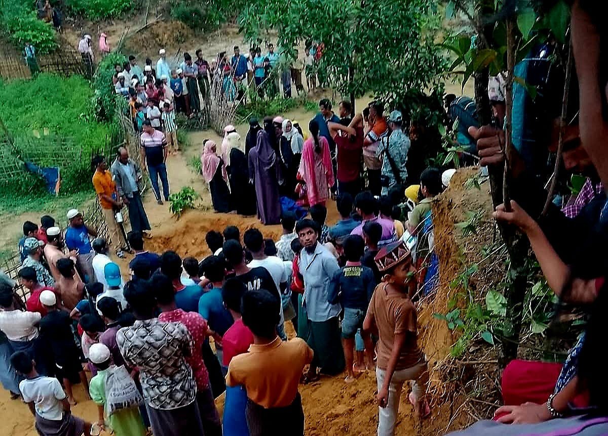 রাতে নিখোঁজ, সকালে জলাশয়ে ভাসছিল নারীর লাশ