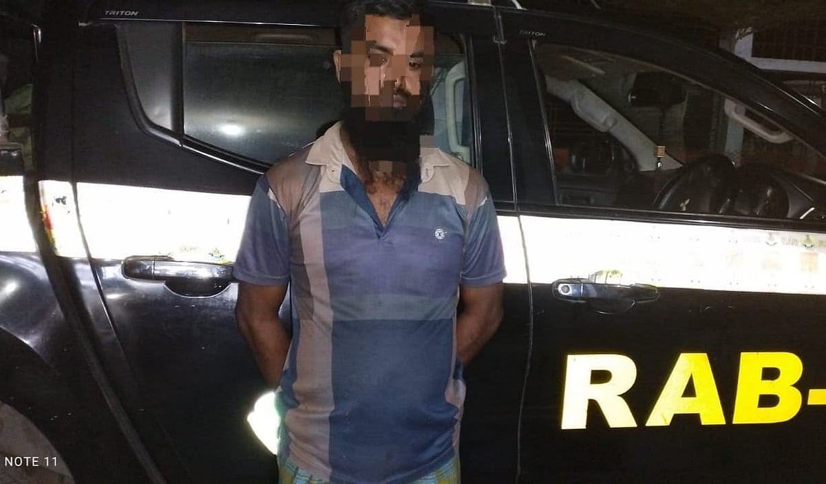 চুল কাটাতে গিয়ে র‍্যাবের হাতে গ্রেপ্তার আসামি রাজীব মিস্ত্রি