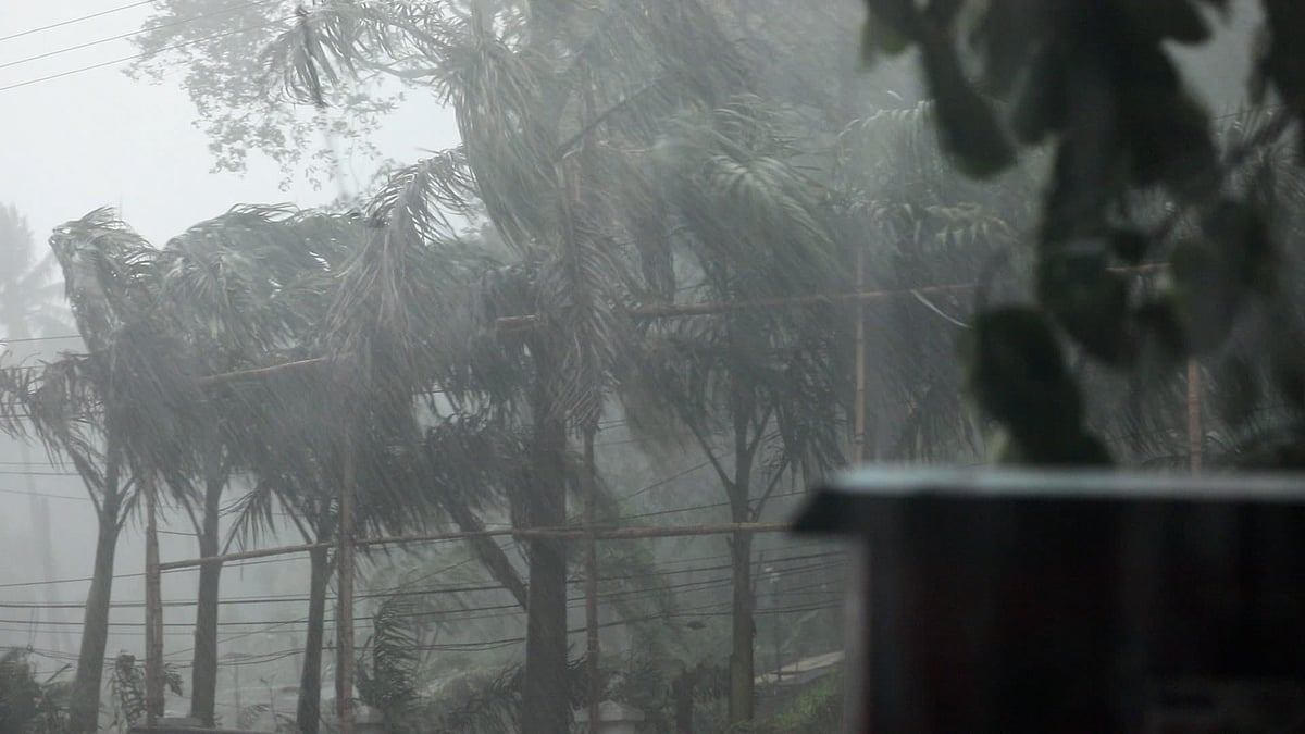 রাজধানীসহ ১৭ জেলায় দমকা হাওয়া ও ঝড়বৃষ্টির আশঙ্কা