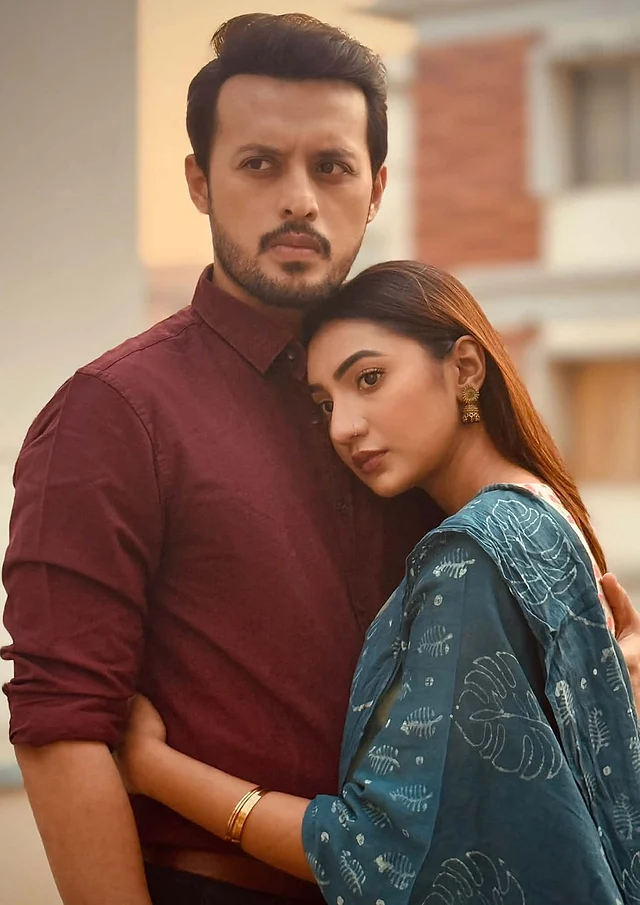 অম্ল মধুর সম্পর্কের রসায়নে জনপ্রিয় ধারাবাহিকের কাপল ইরফান সাজ্জাদ ও সুনেরাহ বিনতে কামাল। দুজনকেই দেখা গিয়েছে স্টাইলিশ লুকে। 