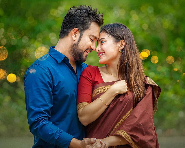 বেশ কিছু রোমান্টিক নাটকে ভালোবাসার পরশ ছড়িয়েছেন জোভান আহমেদ ও তানজিম তটিনী। শাড়িতেই বেশি দেখা দিয়েছেন তটিনী আর শার্ট প্যান্টে জেন্টলম্যানের লুকে জোভান 