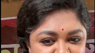 লাইভে অভিনেত্রী মৌসুমী হামিদ। ছবি: ফেসবুক থেকে