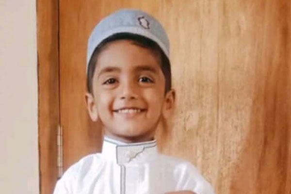 খেলতে খেলতে টান দেয় চায়ের পাতিল, গরম পানিতে ঝলসে মৃত্যু পাঁচ বছরের শিশুর