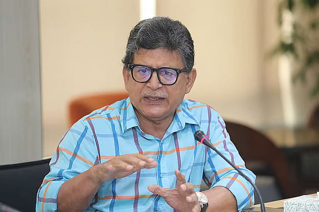 অন্তর্বর্তী সরকার তরুণদের ক্ষমতার লোভ শিখিয়েছে: হোসেন জিল্লুর