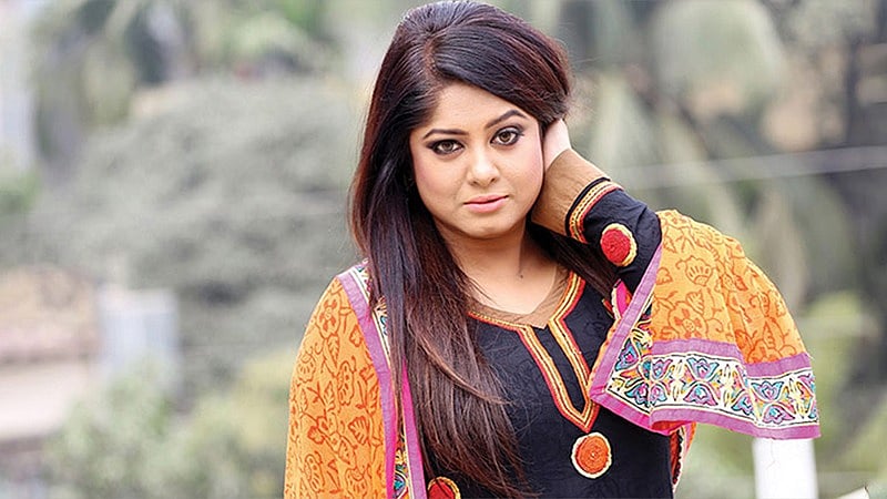 বিদেশে গিয়ে কেন ‘কন্ট্র্যাক্ট ম্যারেজ’ করতে হয়? আসছে সেই গল্প