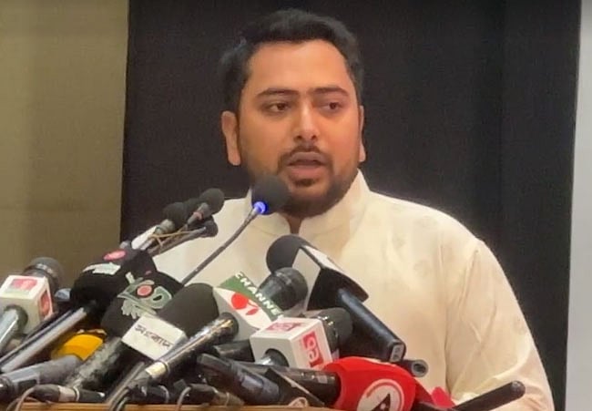 বিএনপি গণতান্ত্রিক রাষ্ট্র বিনির্মাণের আকাঙ্ক্ষার সঙ্গে প্রতারণা করছে: নাহিদ ইসলাম