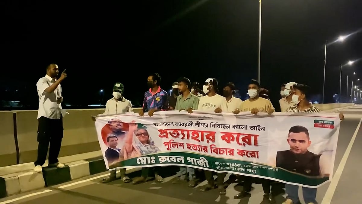 রাতের আঁধারে পায়রা সেতুতে নিষিদ্ধ ছাত্রলীগের মিছিল