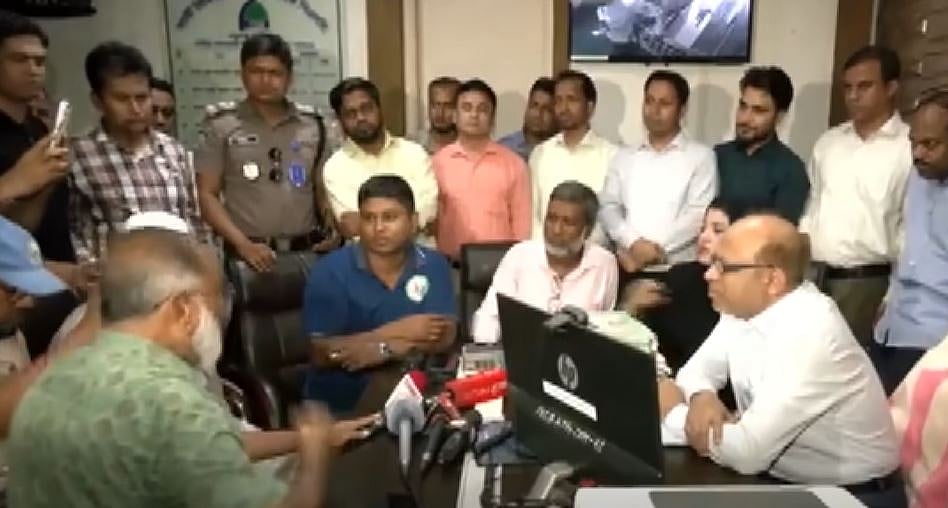 ‘বাপকে বিশ্বাস করি নাই, আপনাদের বিশ্বাস করে টাকা দিছি’