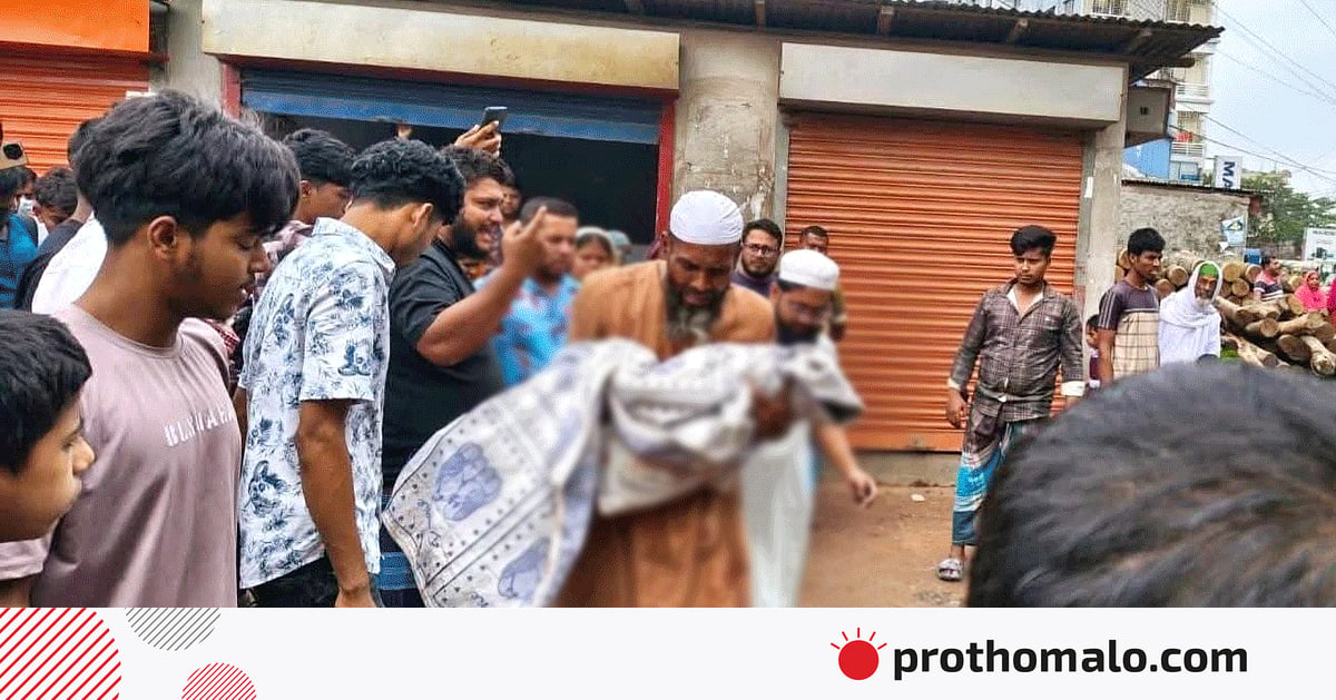 বাবার মোটরসাইকেল থেকে শিশু ছিটকে সড়কে, কাভার্ড ভ্যানের চাপায় নিহত বাবার মোটরসাইকেল থেকে শিশু ছিটকে সড়কে, কাভার্ড ভ্যানের চাপায় নিহত