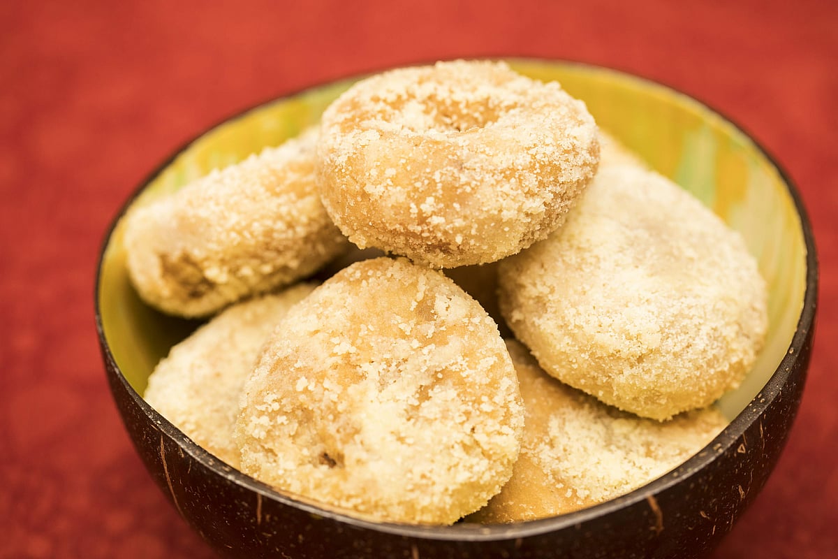 ঘরেই বানান বালুশাই, জেনে নিন রেসিপি