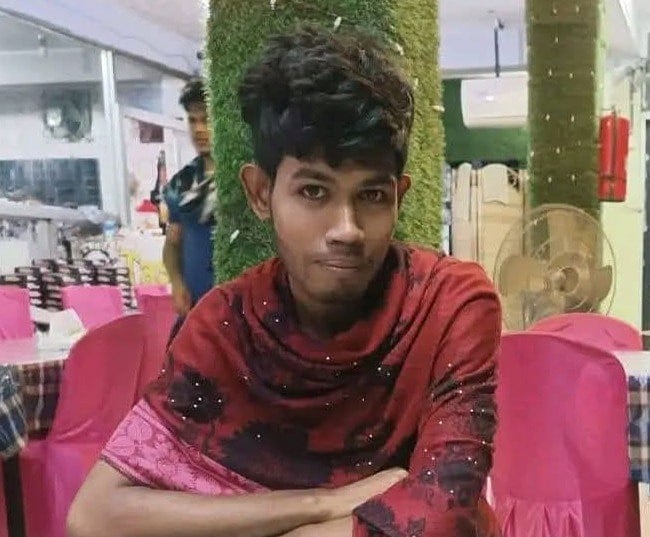 ছাউনিতে বাঁশ তুলছিলেন, বিদ্যুতের তারে জড়িয়ে মৃত্যু