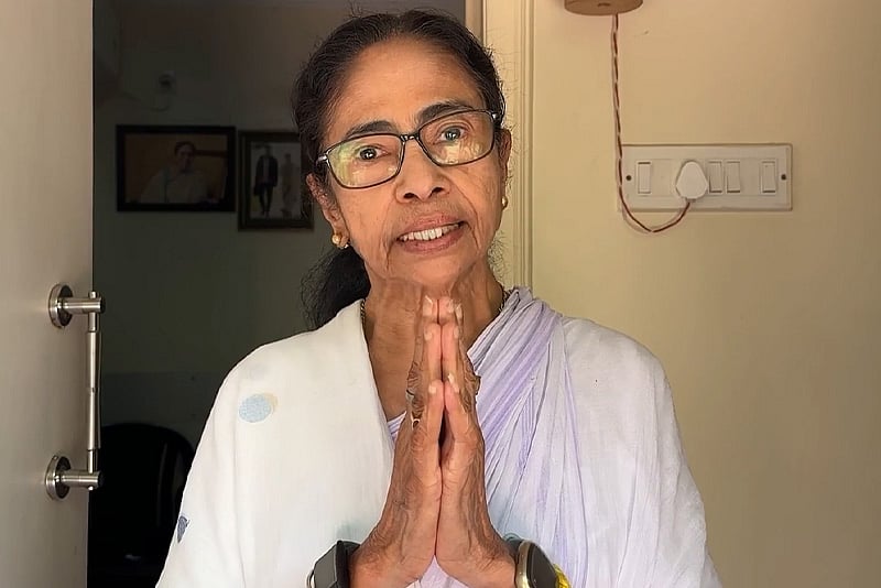 ভিডিও বার্তায় ভোট গণনাকেন্দ্র না ছাড়ার নির্দেশ দিলেন মমতা