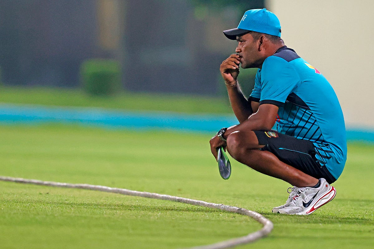 ‘উইকেট নিয়ে ধারণা নেই, তবে কে বানিয়েছে জানি’—কেন সালাহউদ্দীনের এই রসিকতা