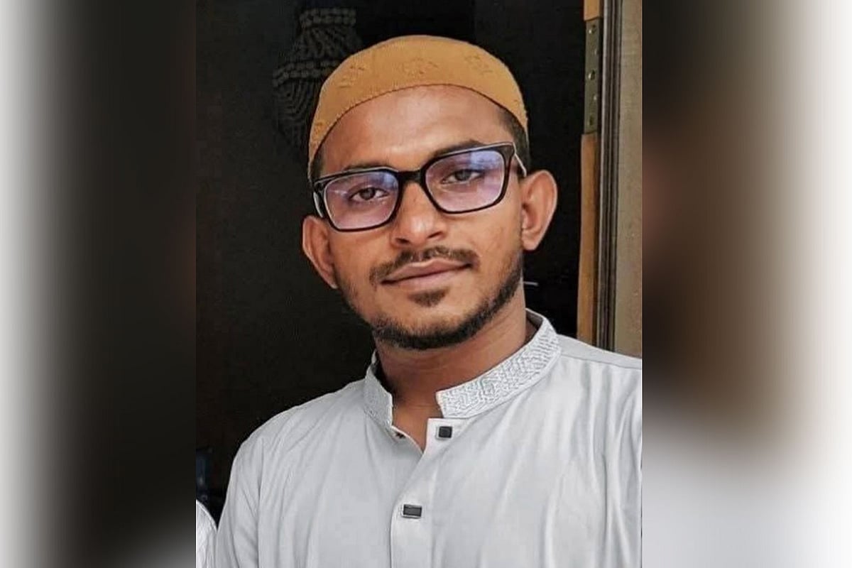 লক্ষ্মীপুরে থানায় মামলা করতে গিয়ে
গ্রেপ্তার হলেন ছাত্রলীগ নেতা