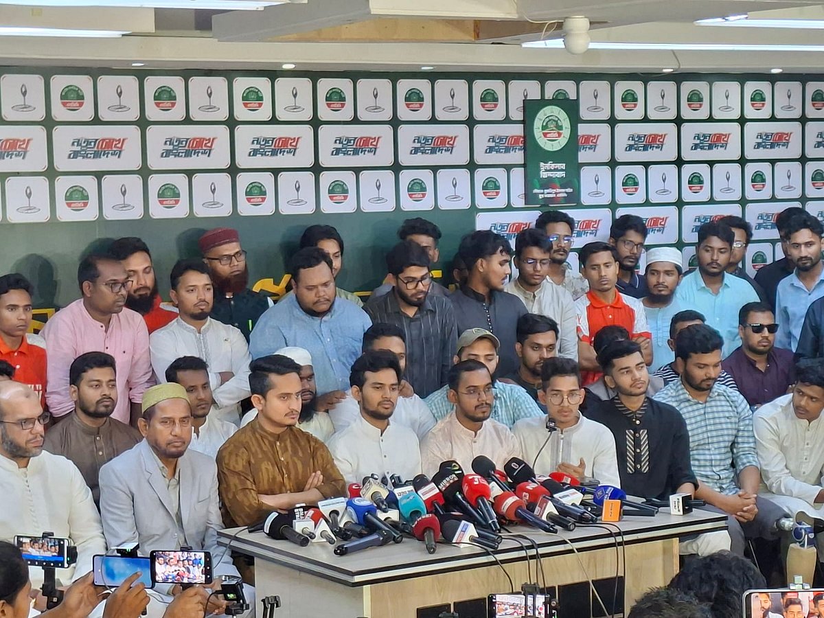 বিএনপির স্থায়ী কমিটির নেতাদের সন্তানেরাও যোগাযোগ করেন, তাঁদের ভবিষ্যতে এনসিপিতে দেখতে পারেন: আসিফ মাহমুদ