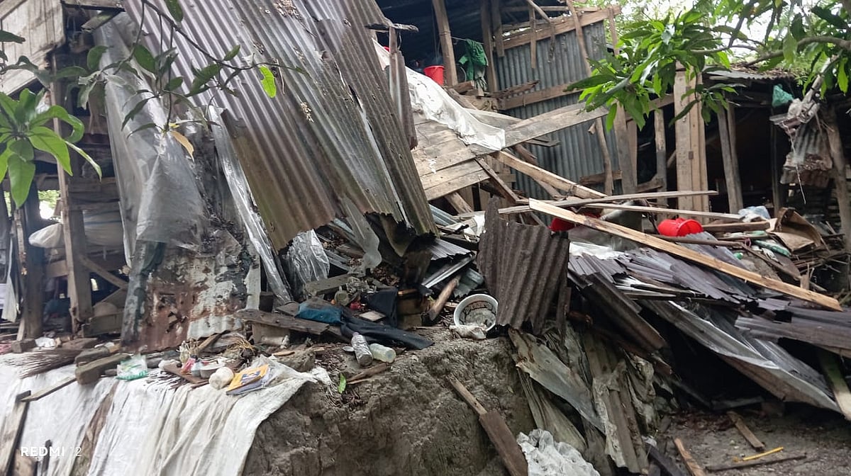 বাগেরহাটে জমি নিয়ে বিরোধে হিন্দু পরিবারের বাড়িতে ভাঙচুর–লুটপাট, ৫ নারী আহত, গ্রেপ্তার ২