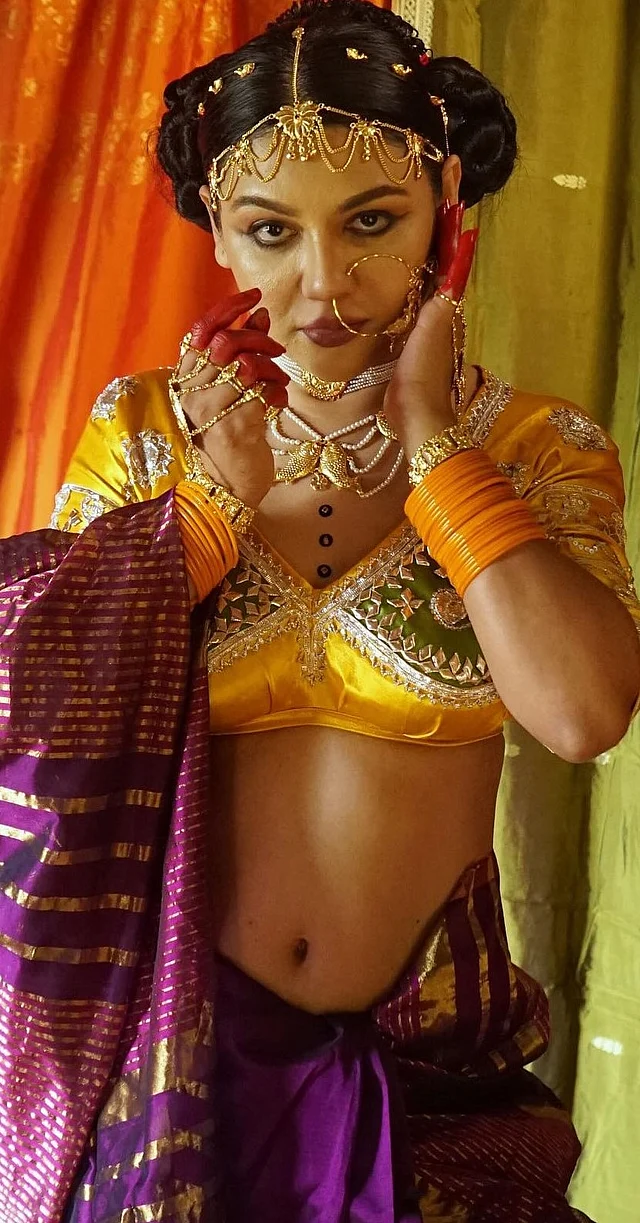 ভোগ ইটালিয়ায় ফিচার করা জয়া আহসানের এই শাড়ির লুক রাজা রবি বর্মার পেইন্টিং থেকে অনুপ্রাণিত।