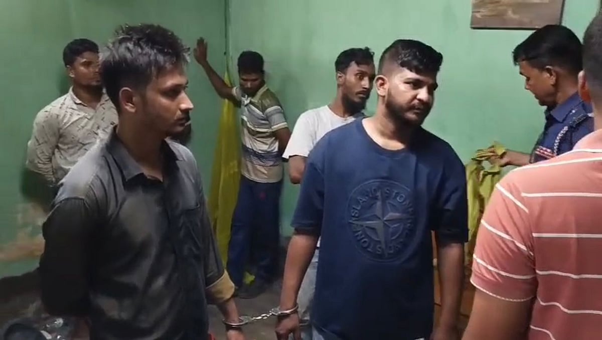নারায়ণগঞ্জে আবারও পুলিশের ওপর হামলা, লুটপাটে আটক ৫ জনকে ছিনিয়ে নিল সন্ত্রাসীরা