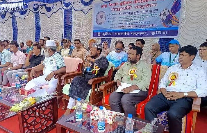 গাছ কাটা নিয়ে প্রতিবাদ, ফেসবুকে এমপি আমির হামজা জানালেন ‘অবরুদ্ধ’