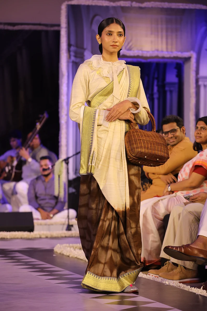 রবীন্দ্রনাথের বিভিন্ন গল্প ও উপন্যাসের চরিত্রগুলোকে তুলে ধরা হয় ফ্যাশন শোয়ে