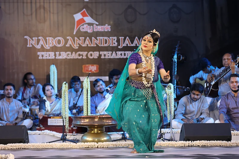 অনুষ্ঠানে নাচ পরিবেশন করেন সামিনা হোসেন প্রেমা