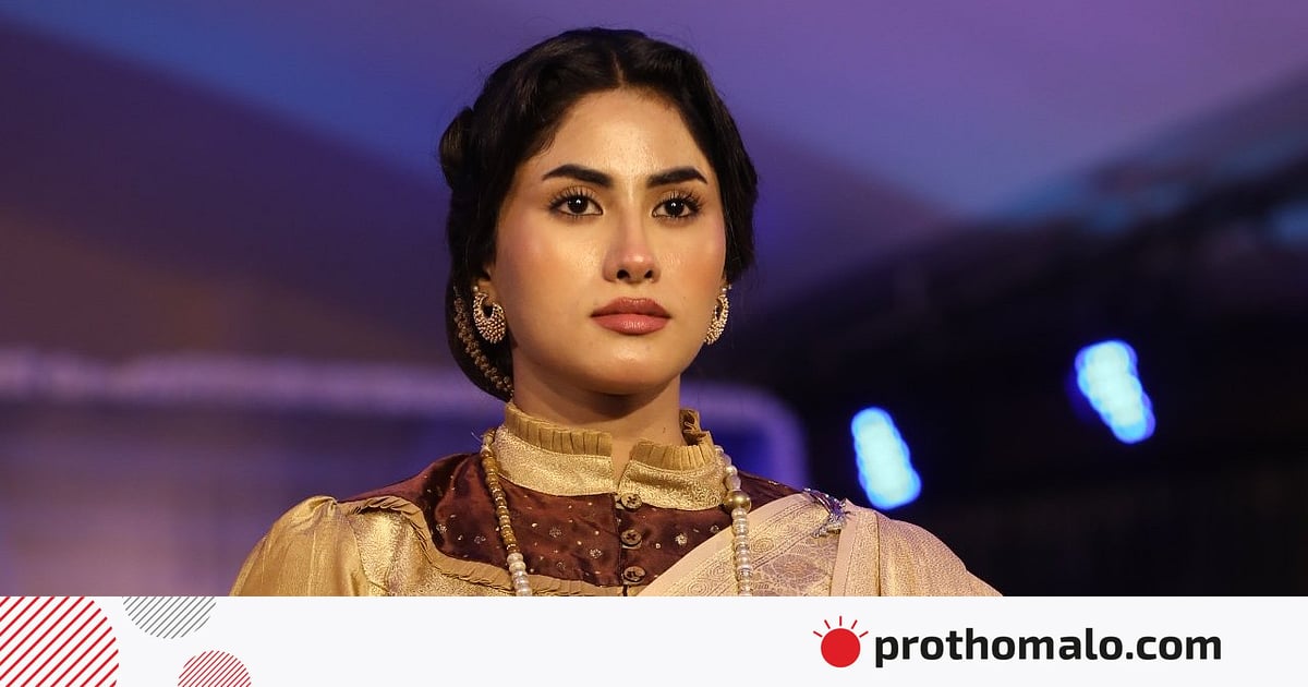 ফ্যাশন শোয়ে উঠে এল ঠাকুরবাড়ি ও রবীন্দ্রনাথের সৃষ্ট চরিত্ররা, দেখুন ১২টি ছবি ফ্যাশন শোয়ে উঠে এল ঠাকুরবাড়ি ও রবীন্দ্রনাথের সৃষ্ট চরিত্ররা, দেখুন ১২টি ছবি